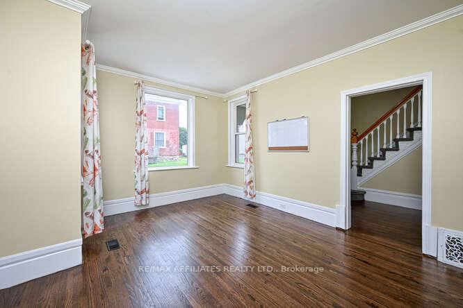 Photo 7 of 28 Kensington Avenue, Smiths Falls — HOMEH