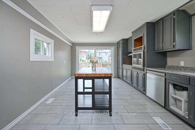 Photo 18 of 28 Kensington Avenue, Smiths Falls — HOMEH