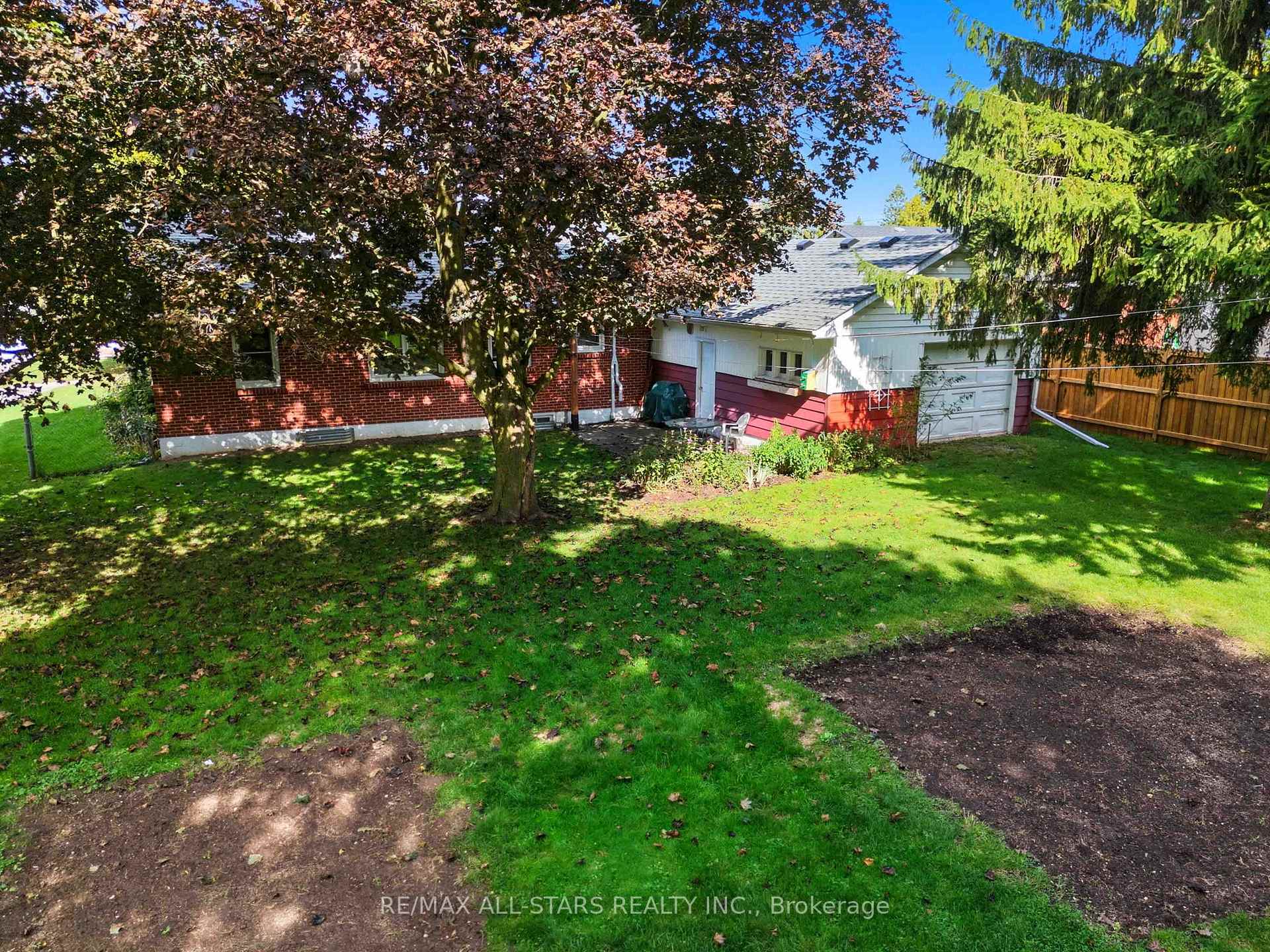 Photo 3 of 620 Queen Street, Scugog, Port Perry — HOMEH