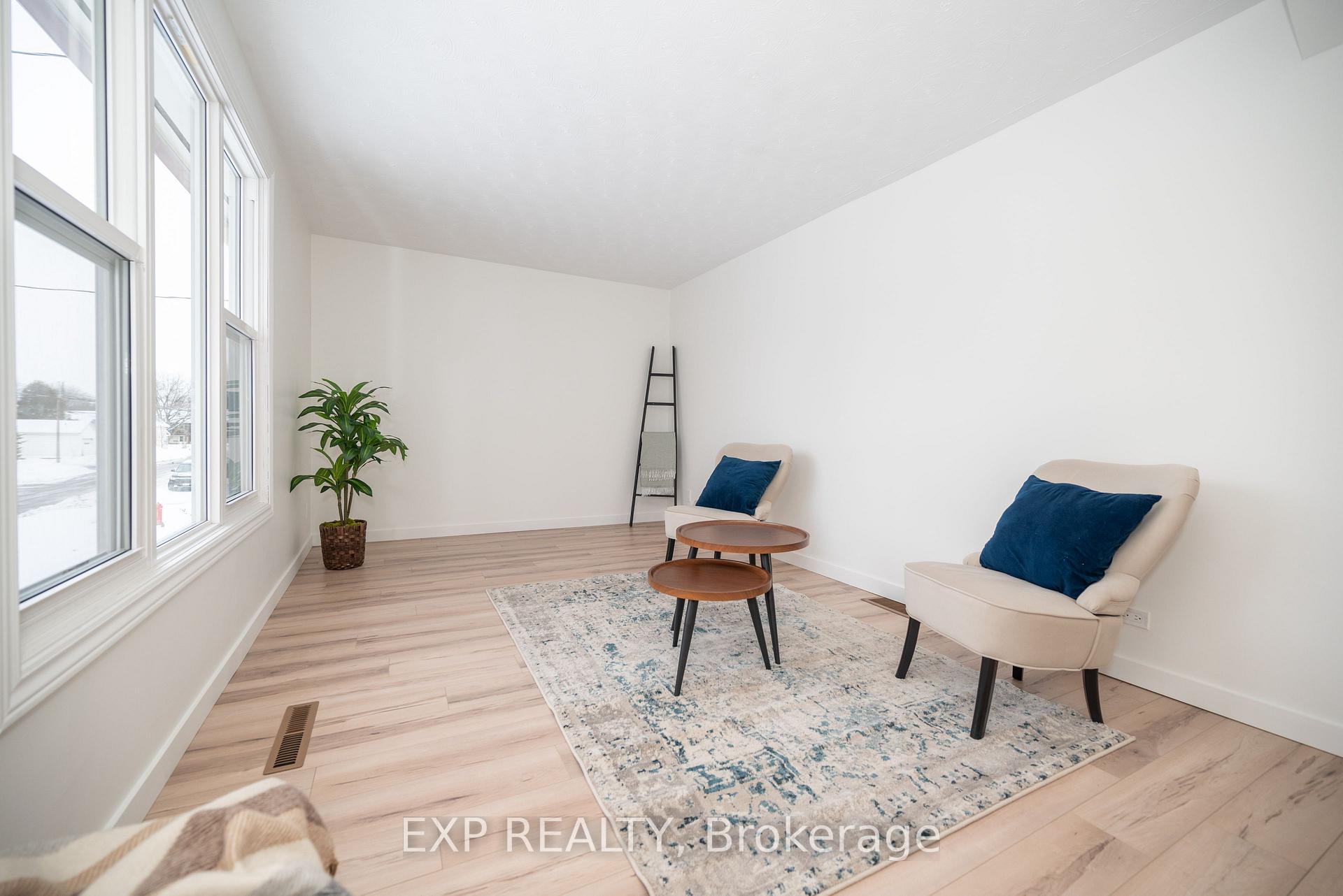 Photo 13 of 333 Joffre Avenue, Renfrew — HOMEH