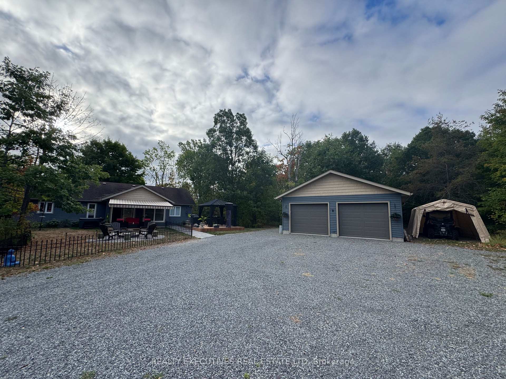 Photo 2 of 836 Narrows Lock Road NW, Rideau Lakes, Rideau Lakes (North Crosby) Twp — HOMEH