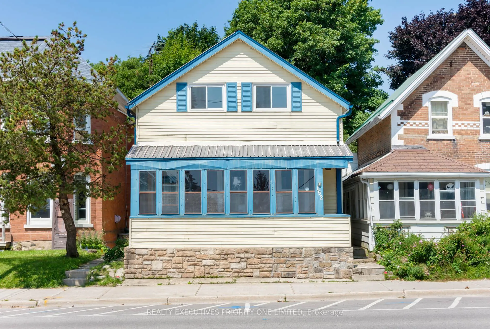 Front of 152 Main Street W
