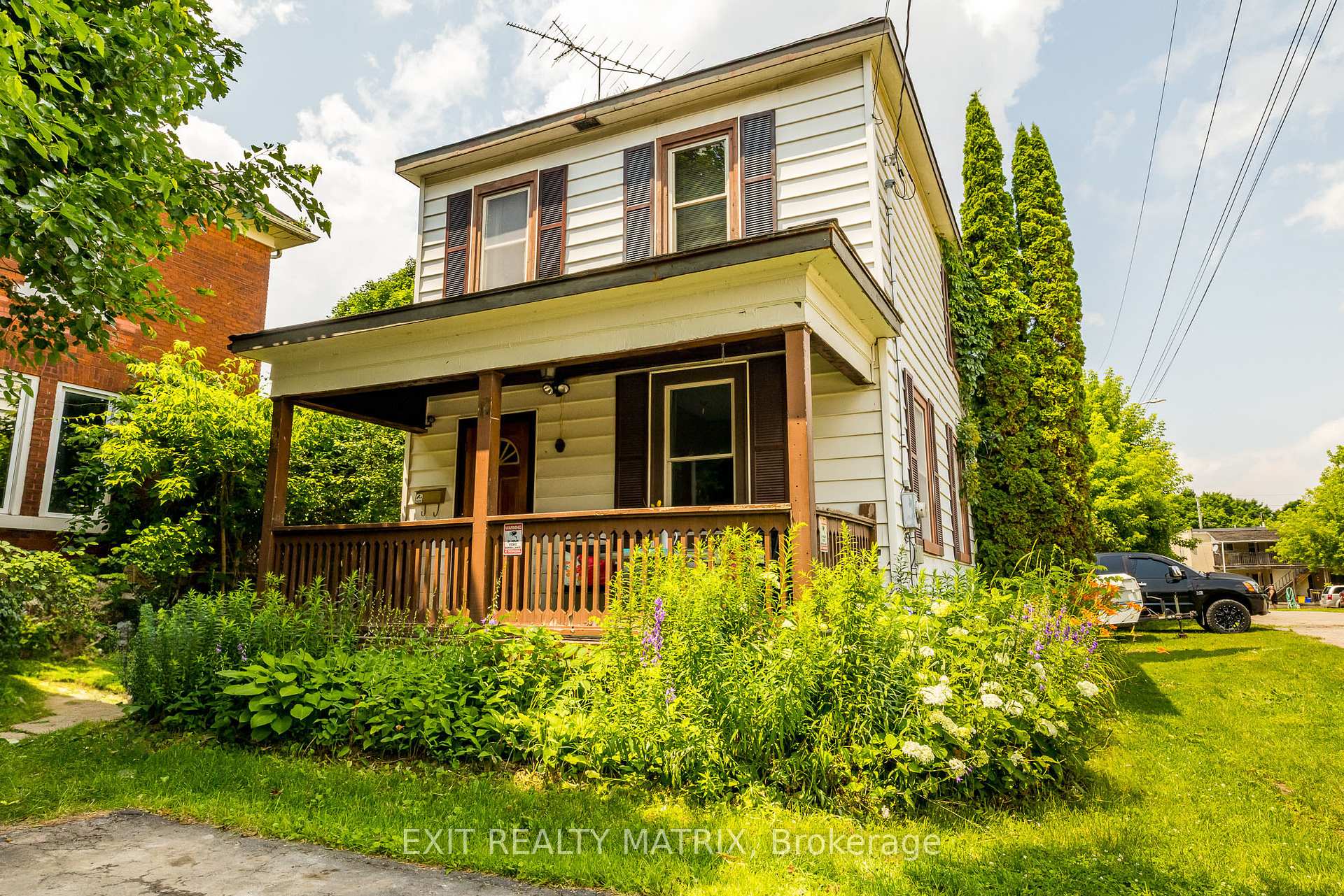 Photo 2 of 62 Russell Street E, Smiths Falls — HOMEH