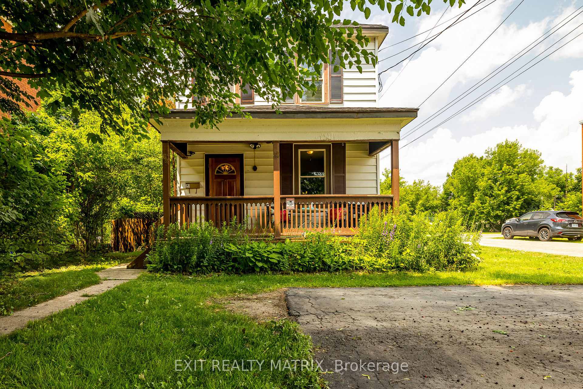 Photo 3 of 62 Russell Street E, Smiths Falls — HOMEH