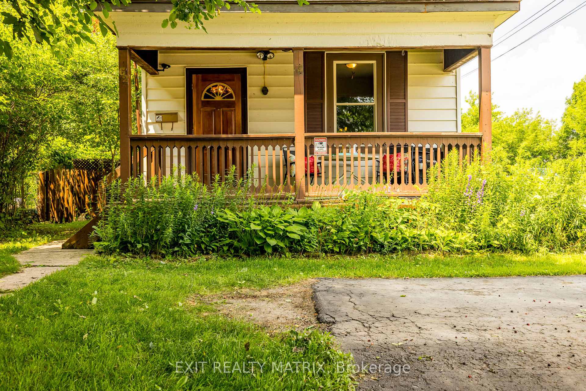 Photo 4 of 62 Russell Street E, Smiths Falls — HOMEH