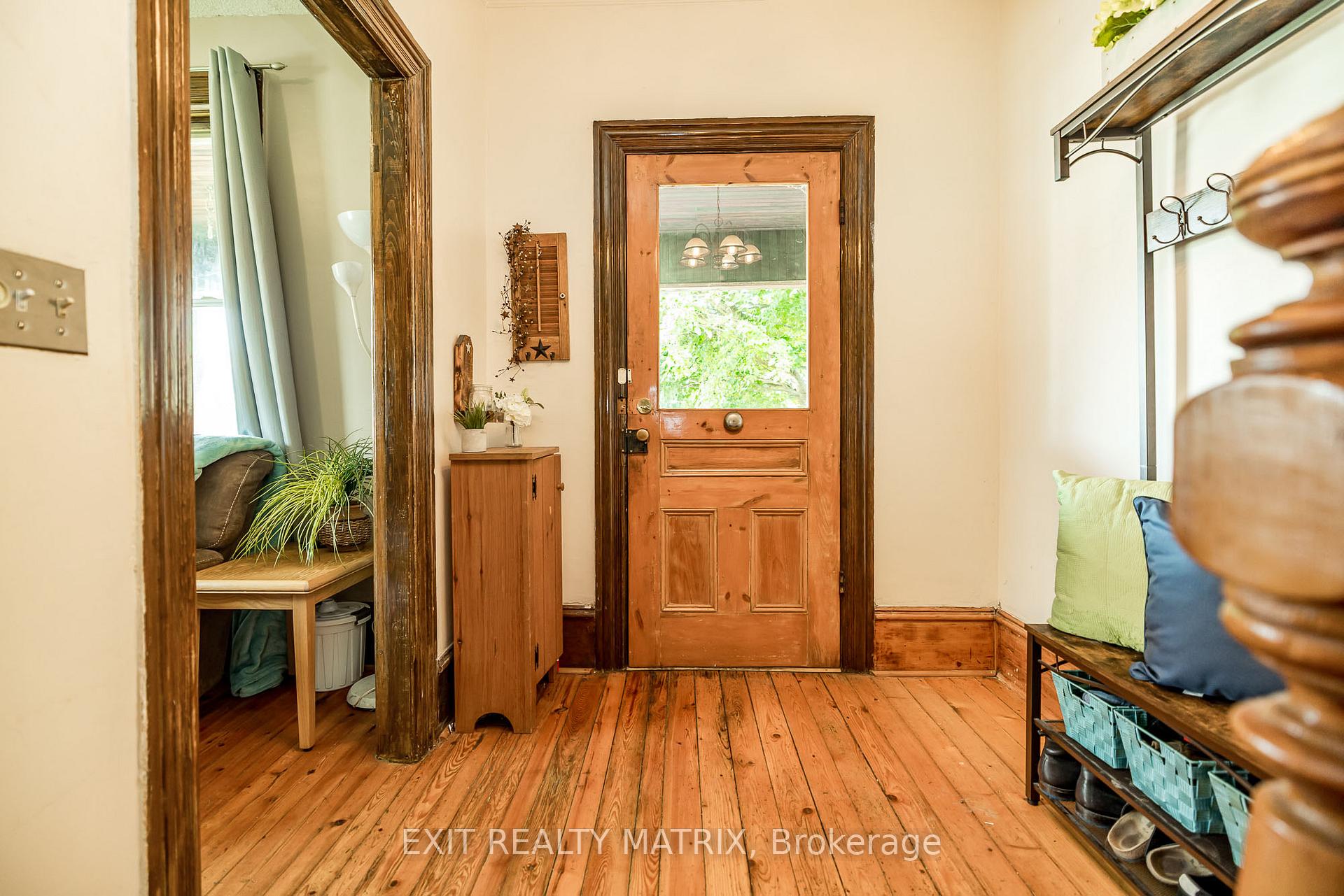 Photo 6 of 62 Russell Street E, Smiths Falls — HOMEH