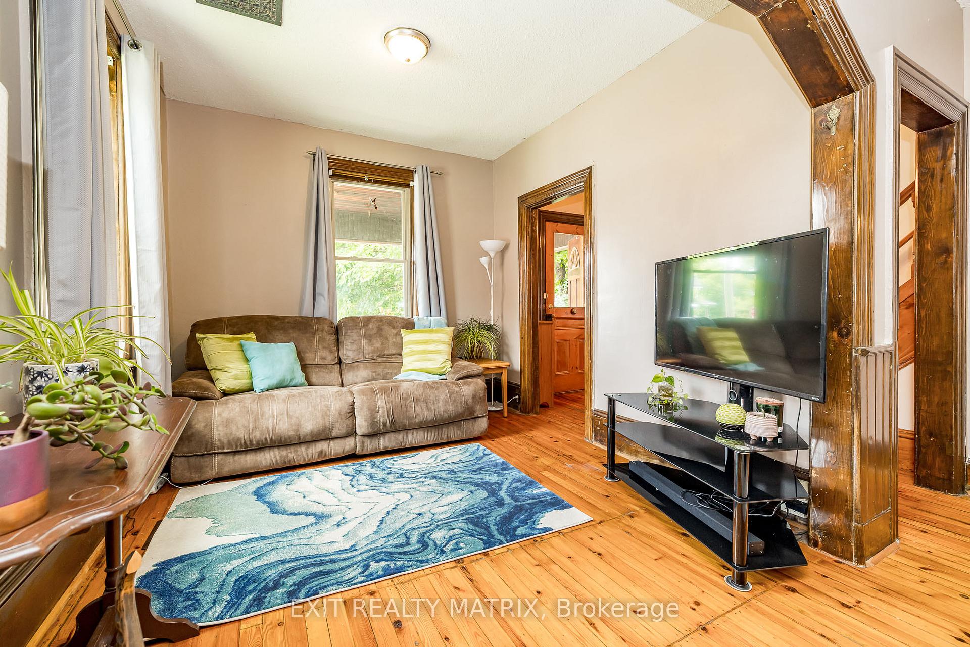 Photo 10 of 62 Russell Street E, Smiths Falls — HOMEH