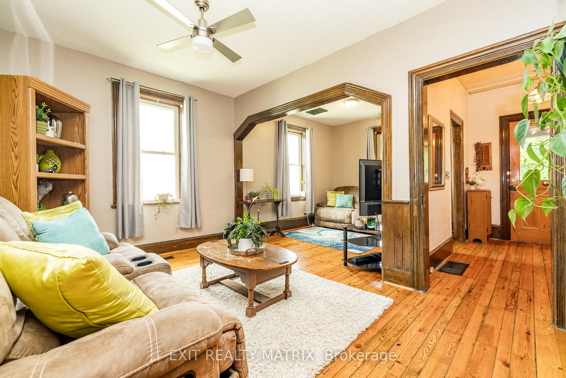 Photo 13 of 62 Russell Street E, Smiths Falls — HOMEH