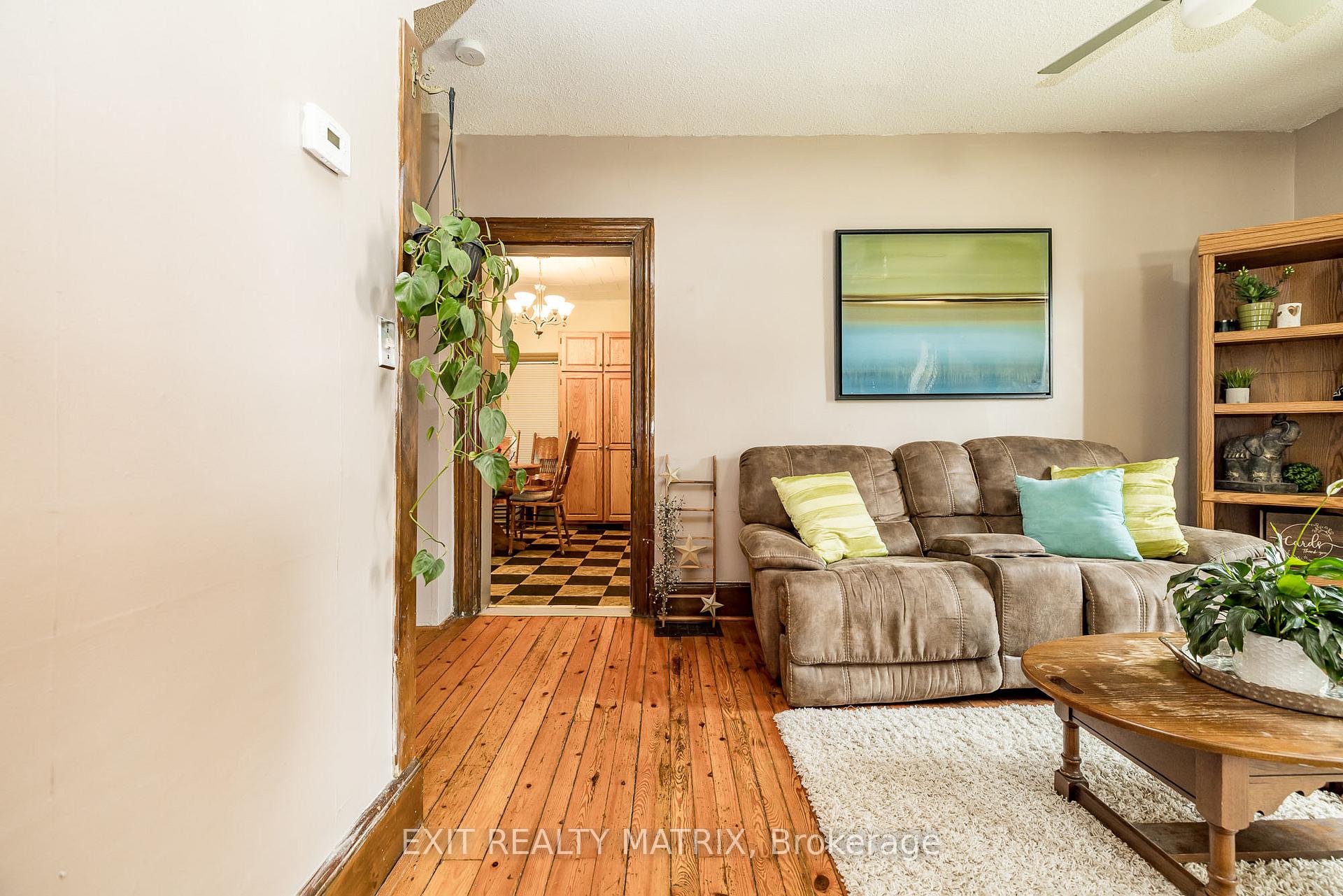 Photo 14 of 62 Russell Street E, Smiths Falls — HOMEH