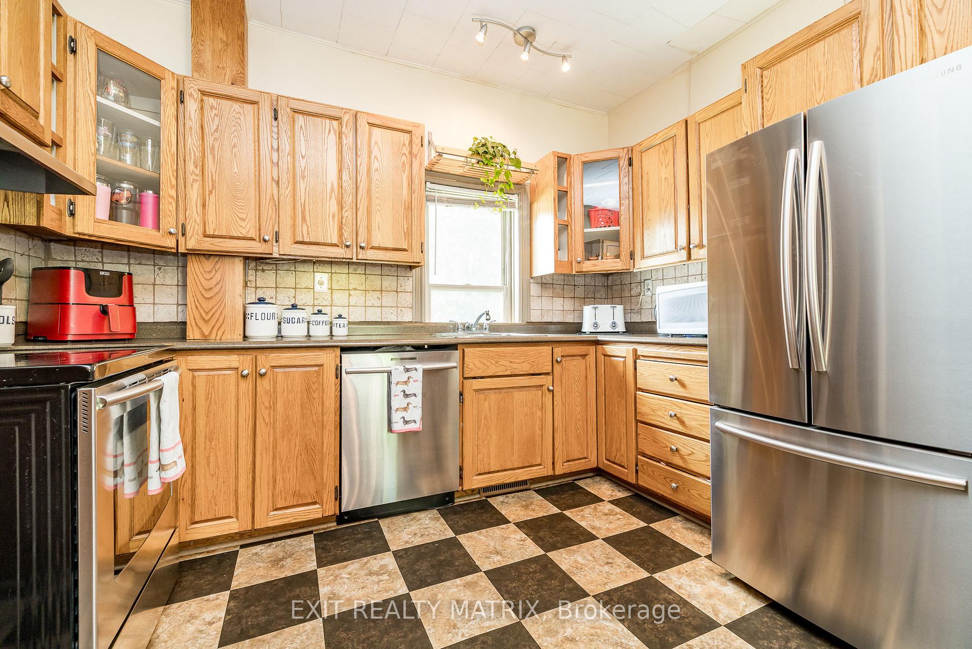 Photo 17 of 62 Russell Street E, Smiths Falls — HOMEH