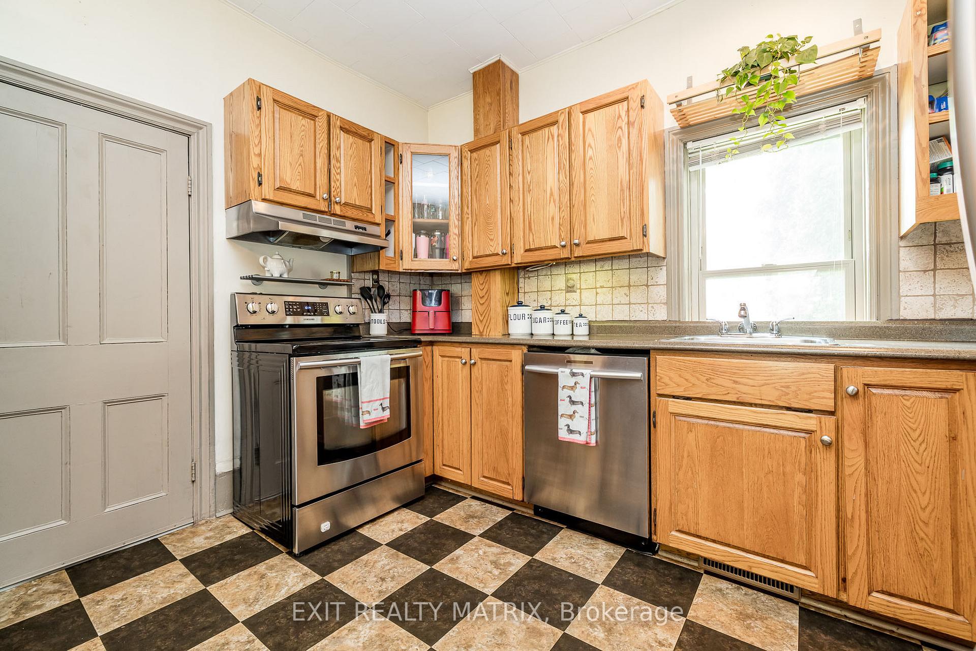 Photo 18 of 62 Russell Street E, Smiths Falls — HOMEH