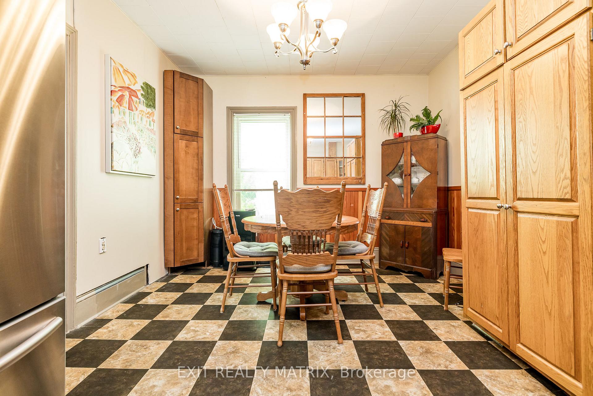 Photo 19 of 62 Russell Street E, Smiths Falls — HOMEH