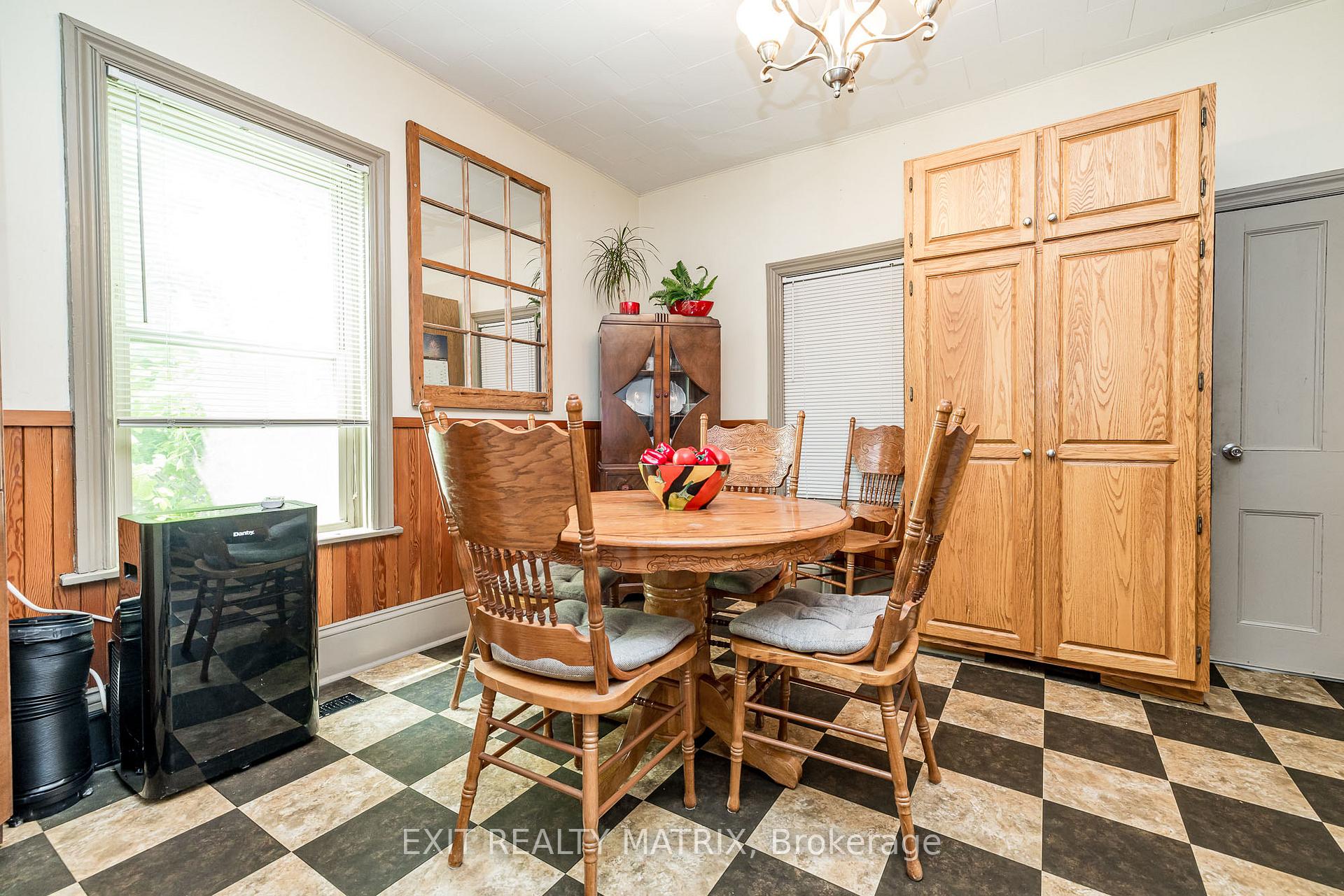 Photo 20 of 62 Russell Street E, Smiths Falls — HOMEH