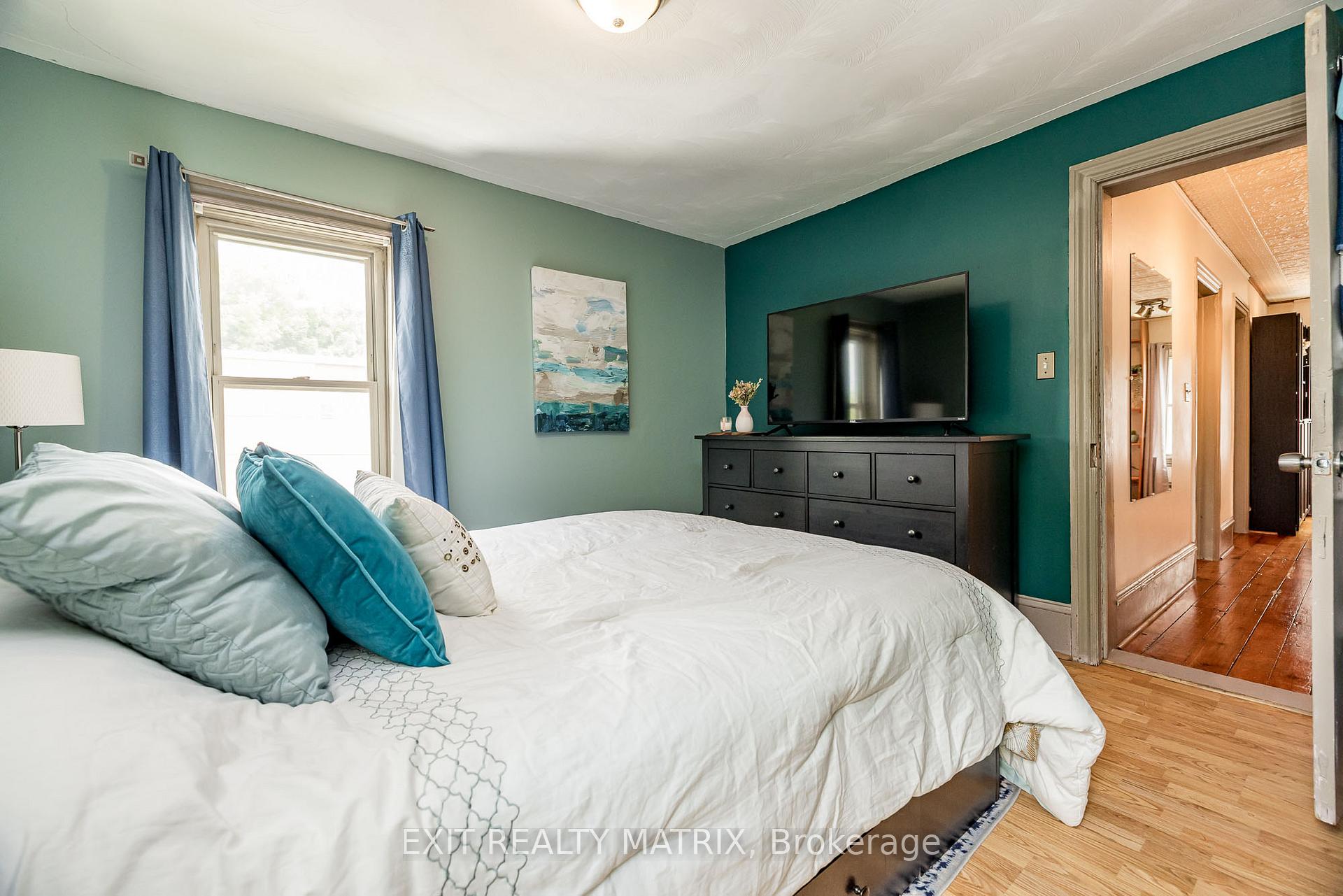 Photo 25 of 62 Russell Street E, Smiths Falls — HOMEH
