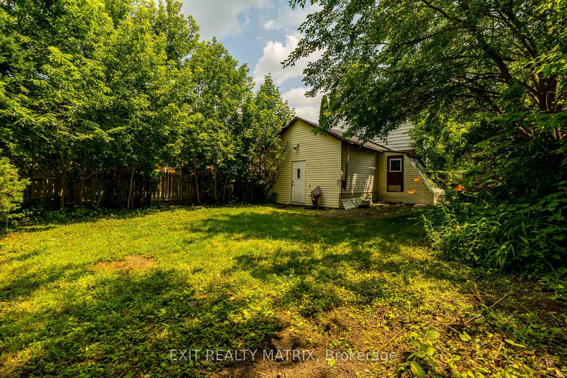 Photo 37 of 62 Russell Street E, Smiths Falls — HOMEH