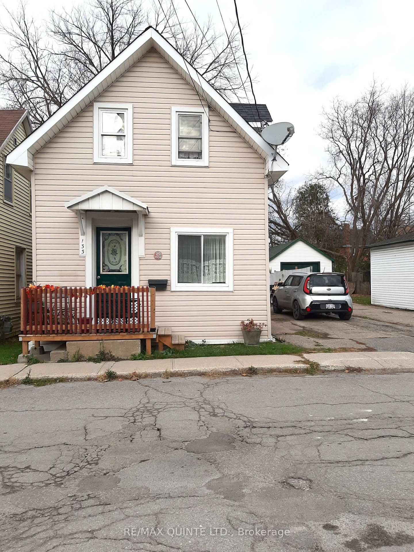 Front of 133 Bonnechere Street S