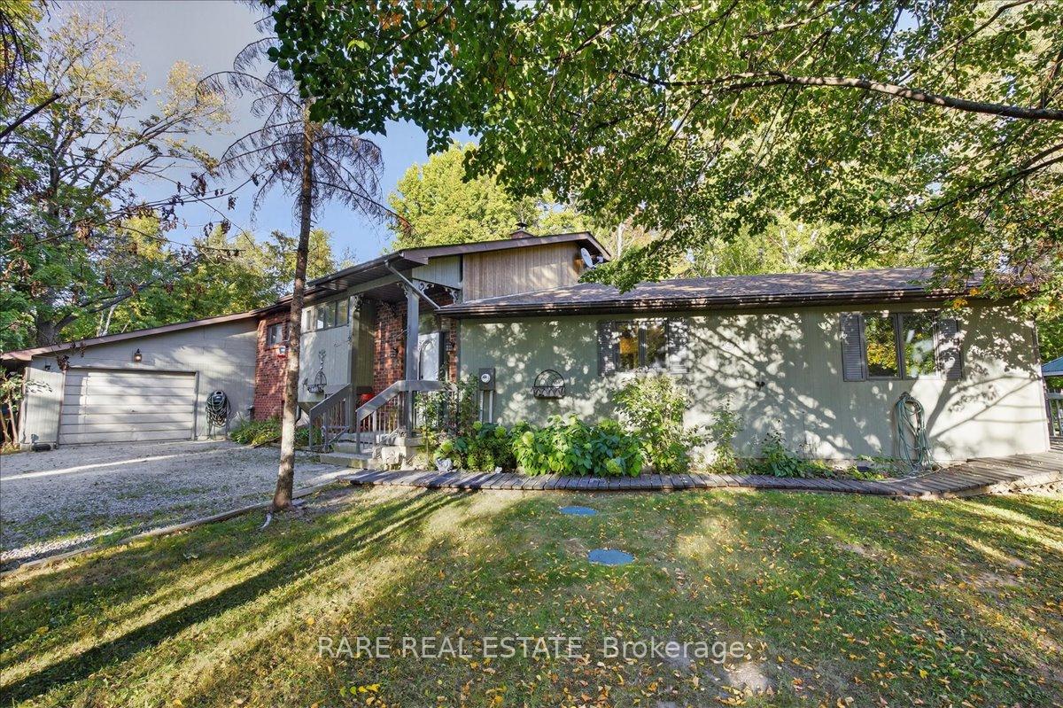 Front of 1208 Birchcliffe Crescent