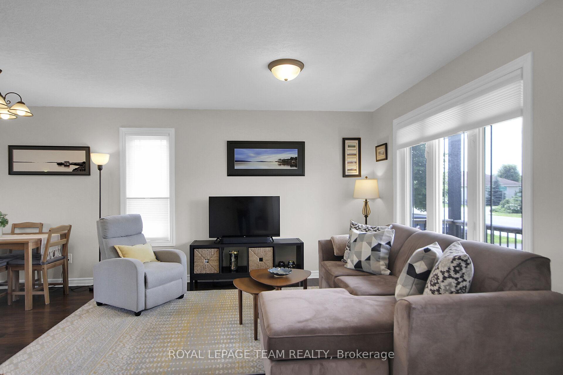 Photo 8 of 167 Harold Street, Smiths Falls — HOMEH