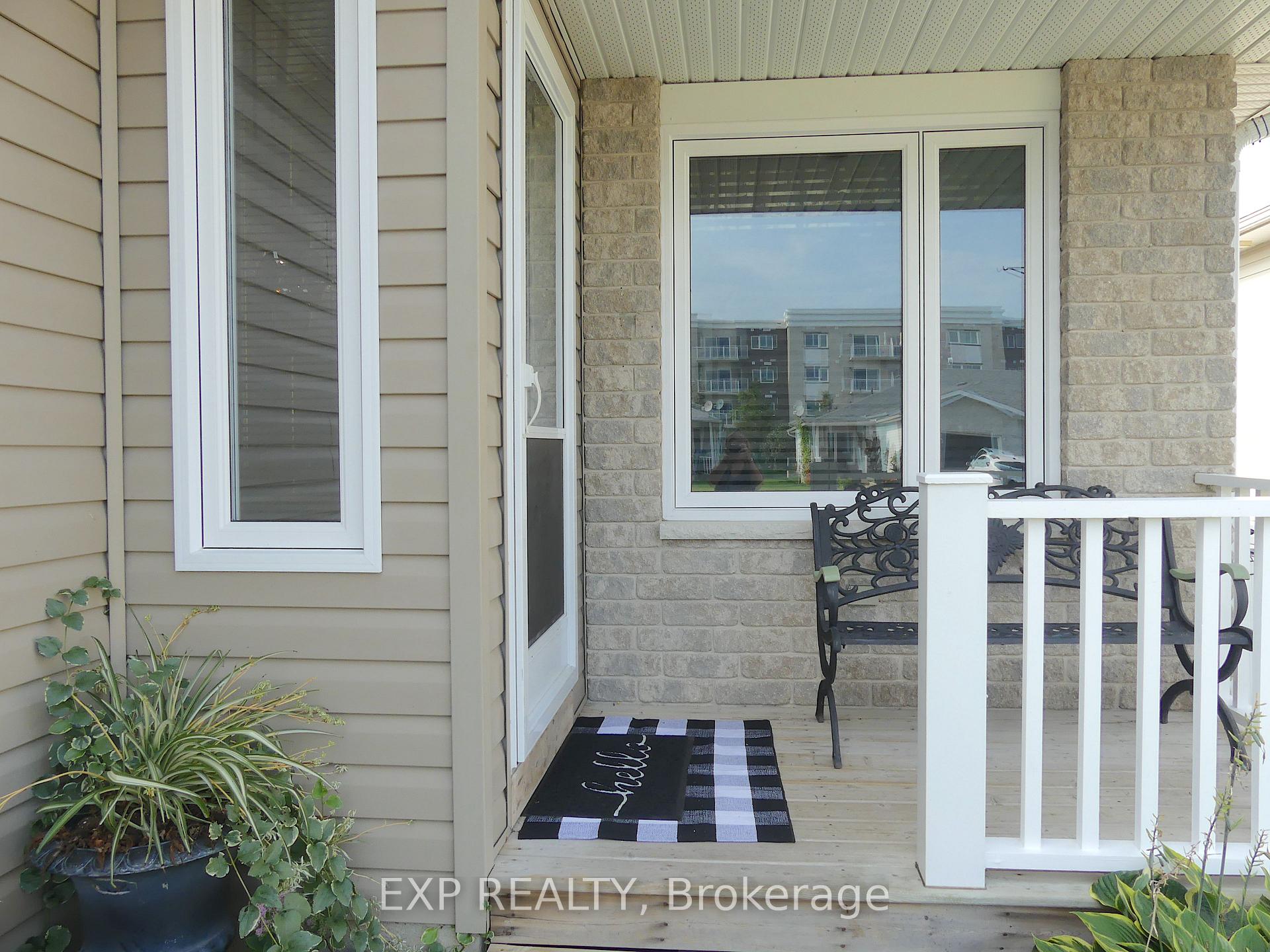 Photo 4 of 862 Eighth Street, Renfrew — HOMEH