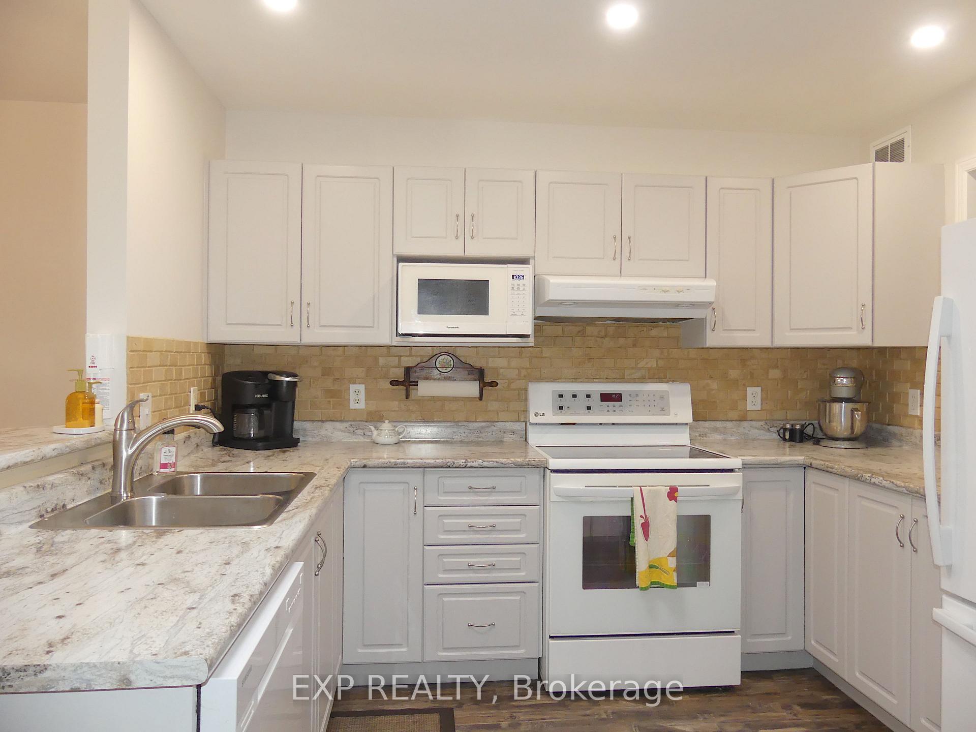 Photo 5 of 862 Eighth Street, Renfrew — HOMEH