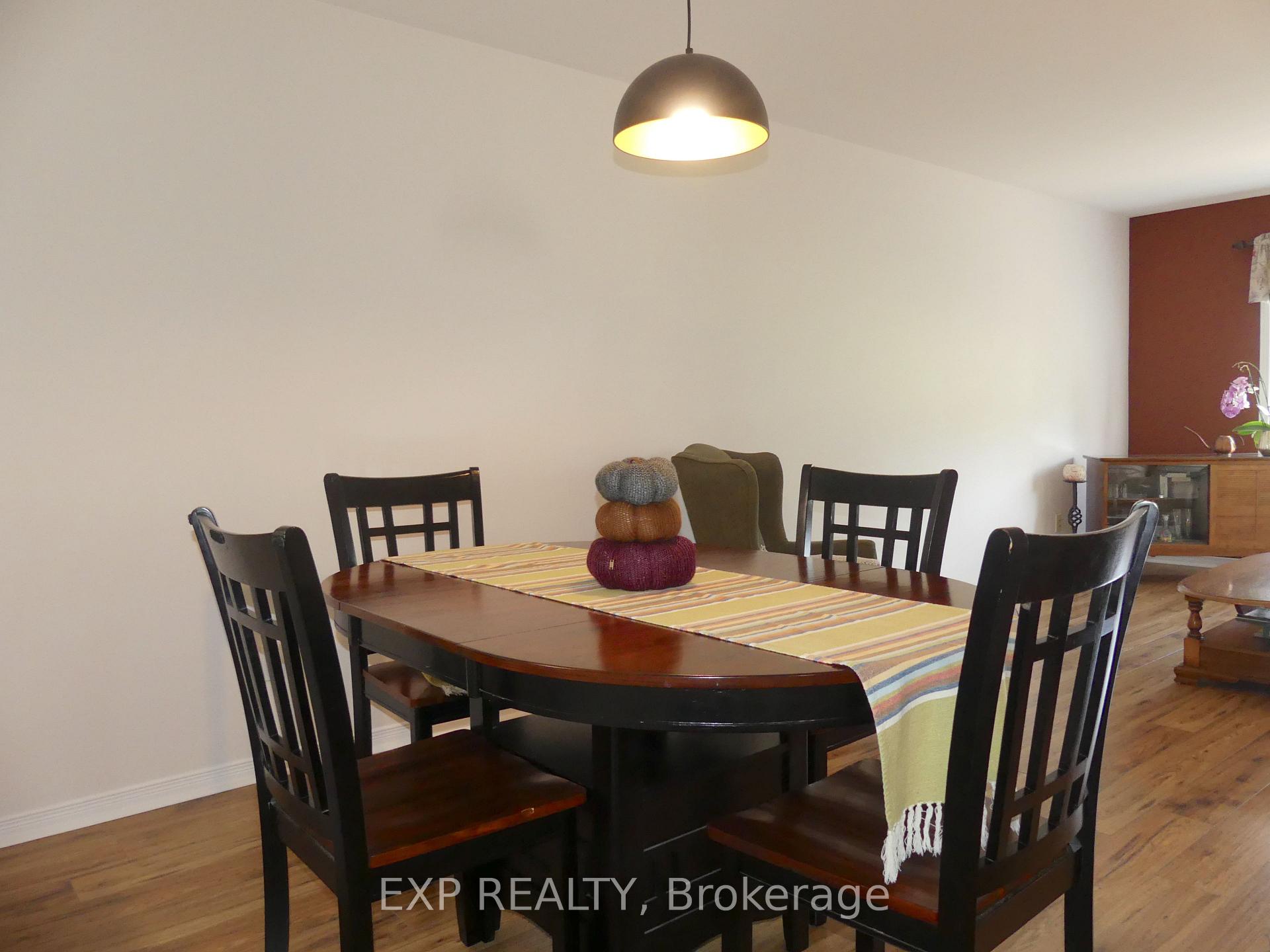 Photo 8 of 862 Eighth Street, Renfrew — HOMEH