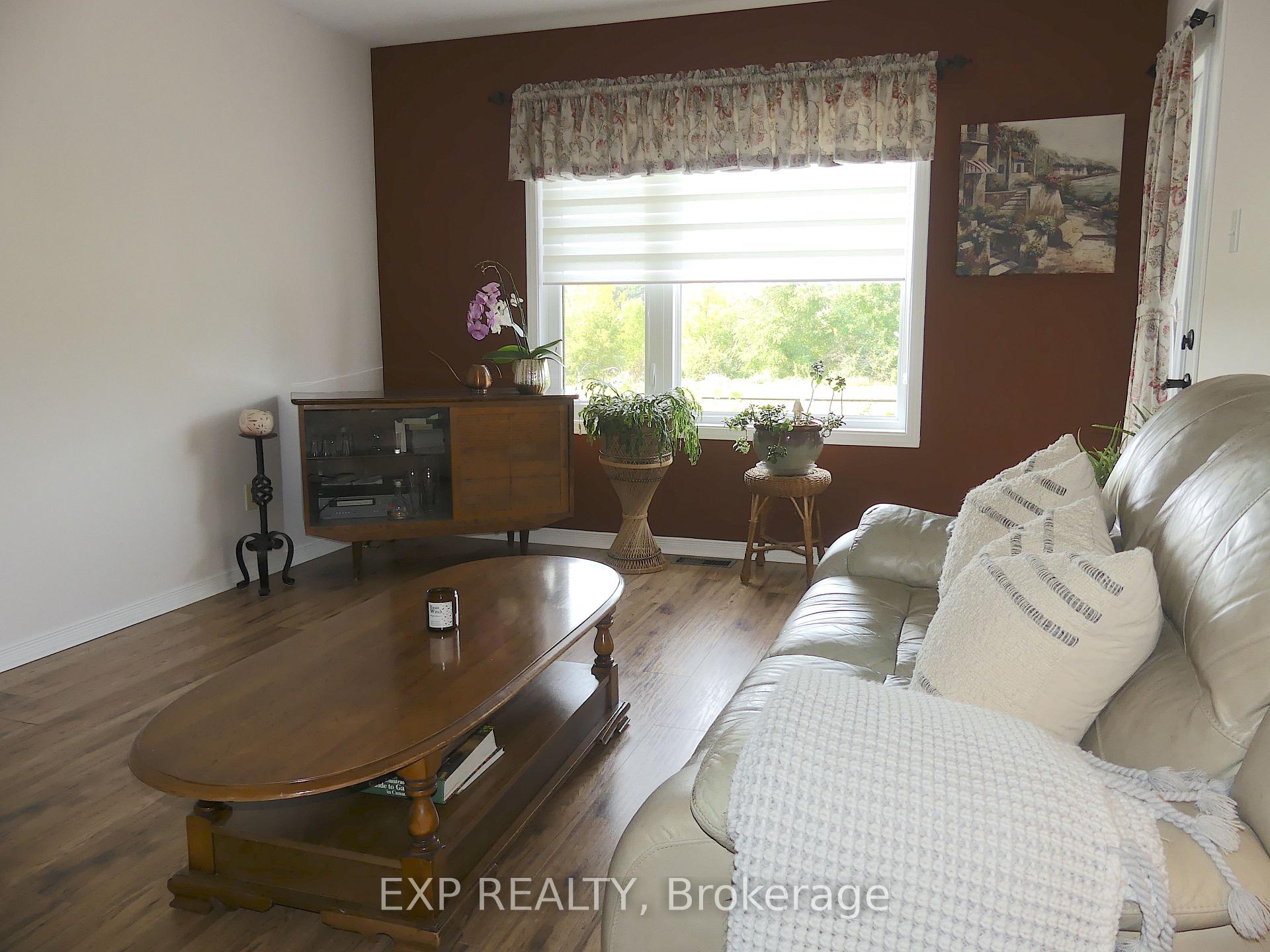 Photo 9 of 862 Eighth Street, Renfrew — HOMEH