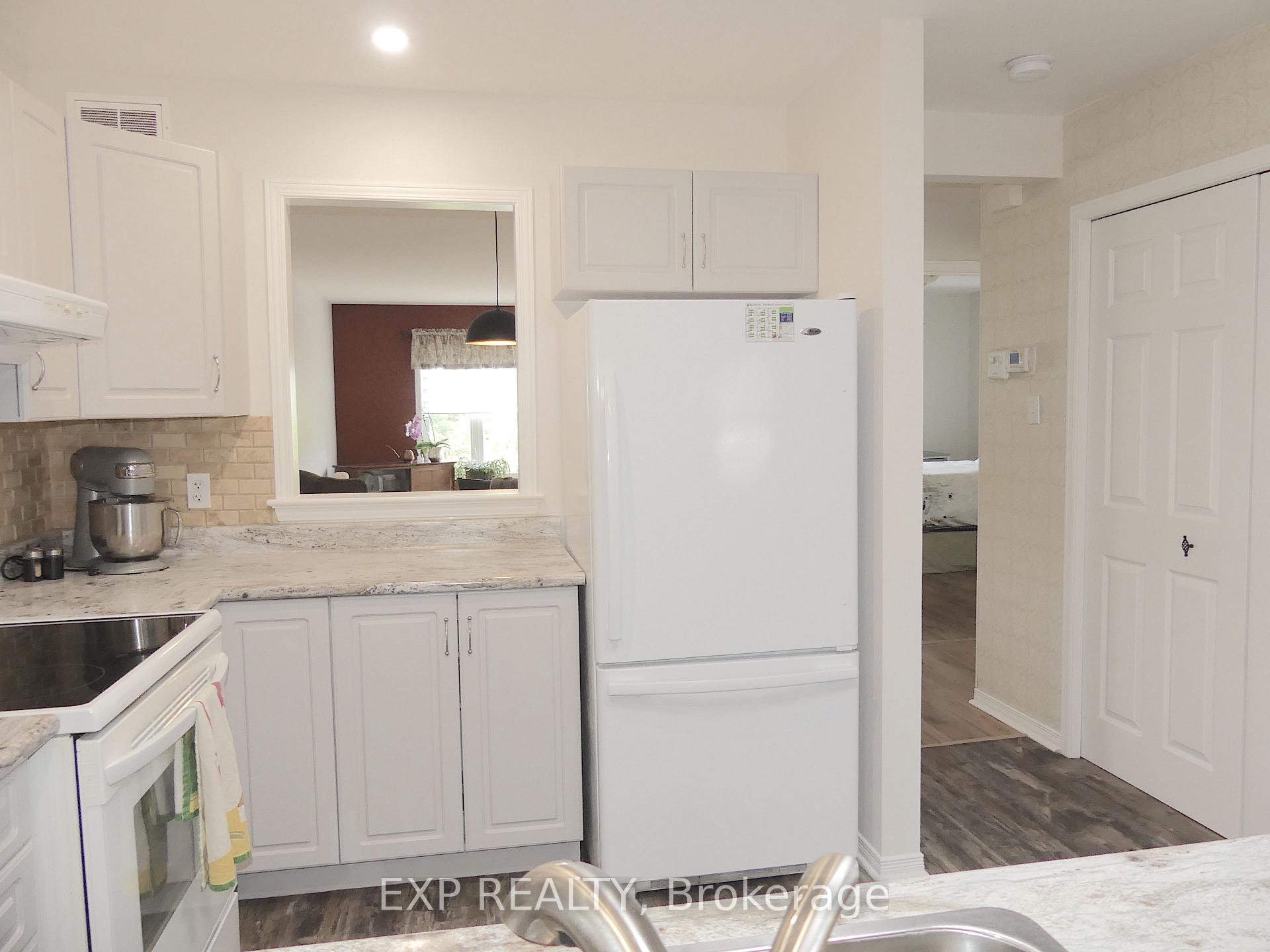 Photo 11 of 862 Eighth Street, Renfrew — HOMEH