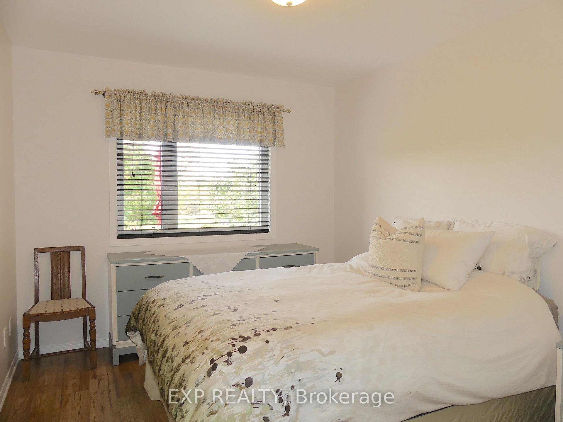 Photo 14 of 862 Eighth Street, Renfrew — HOMEH