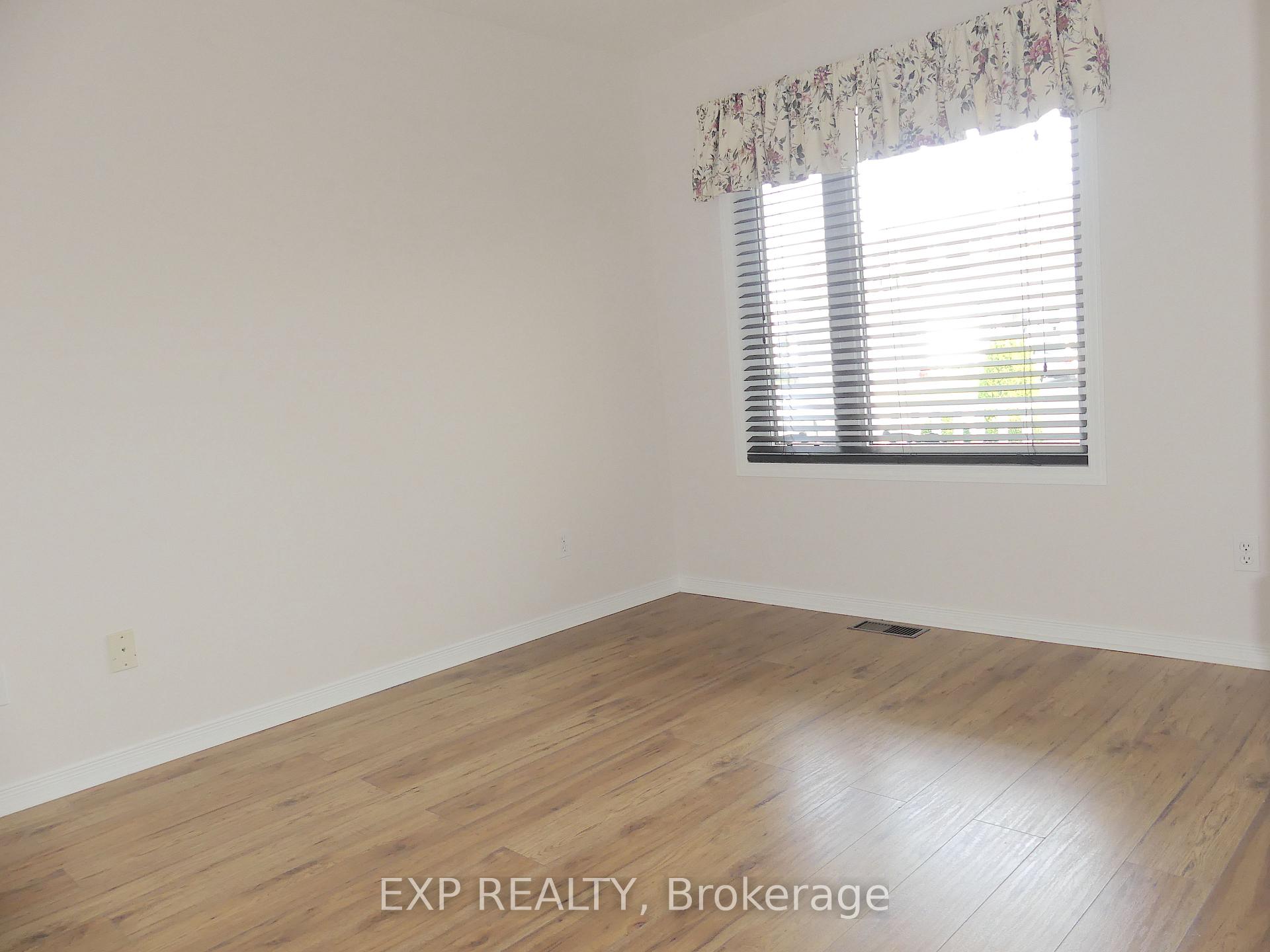 Photo 15 of 862 Eighth Street, Renfrew — HOMEH