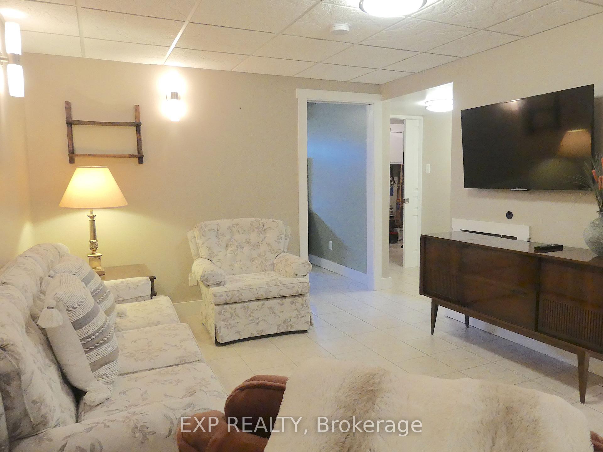 Photo 19 of 862 Eighth Street, Renfrew — HOMEH