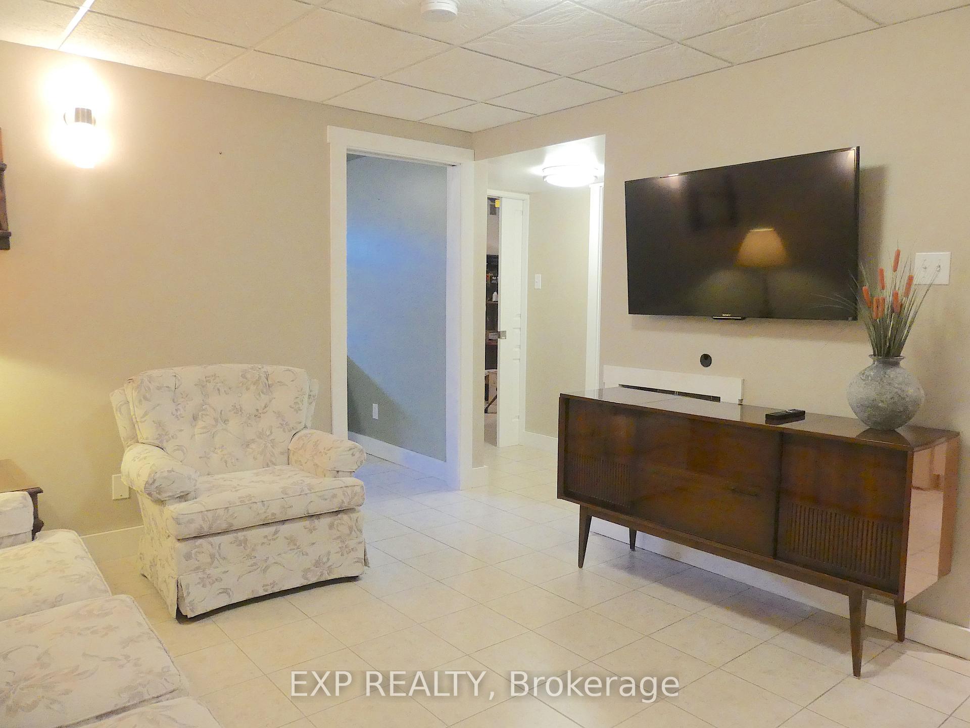 Photo 20 of 862 Eighth Street, Renfrew — HOMEH
