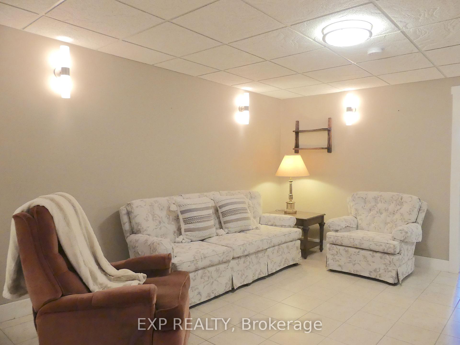 Photo 21 of 862 Eighth Street, Renfrew — HOMEH
