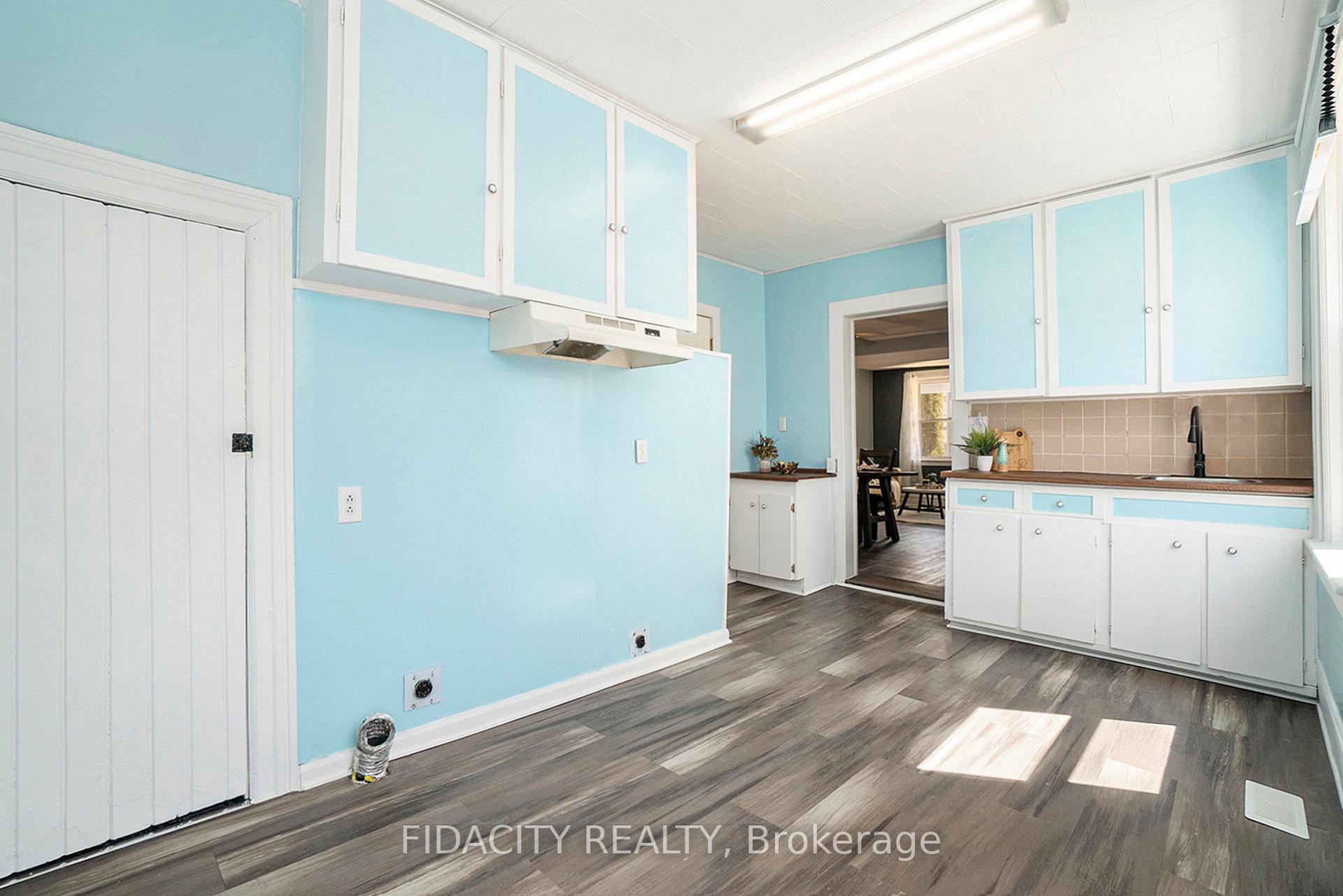 Photo 8 of 98 Main Street E, Smiths Falls — HOMEH