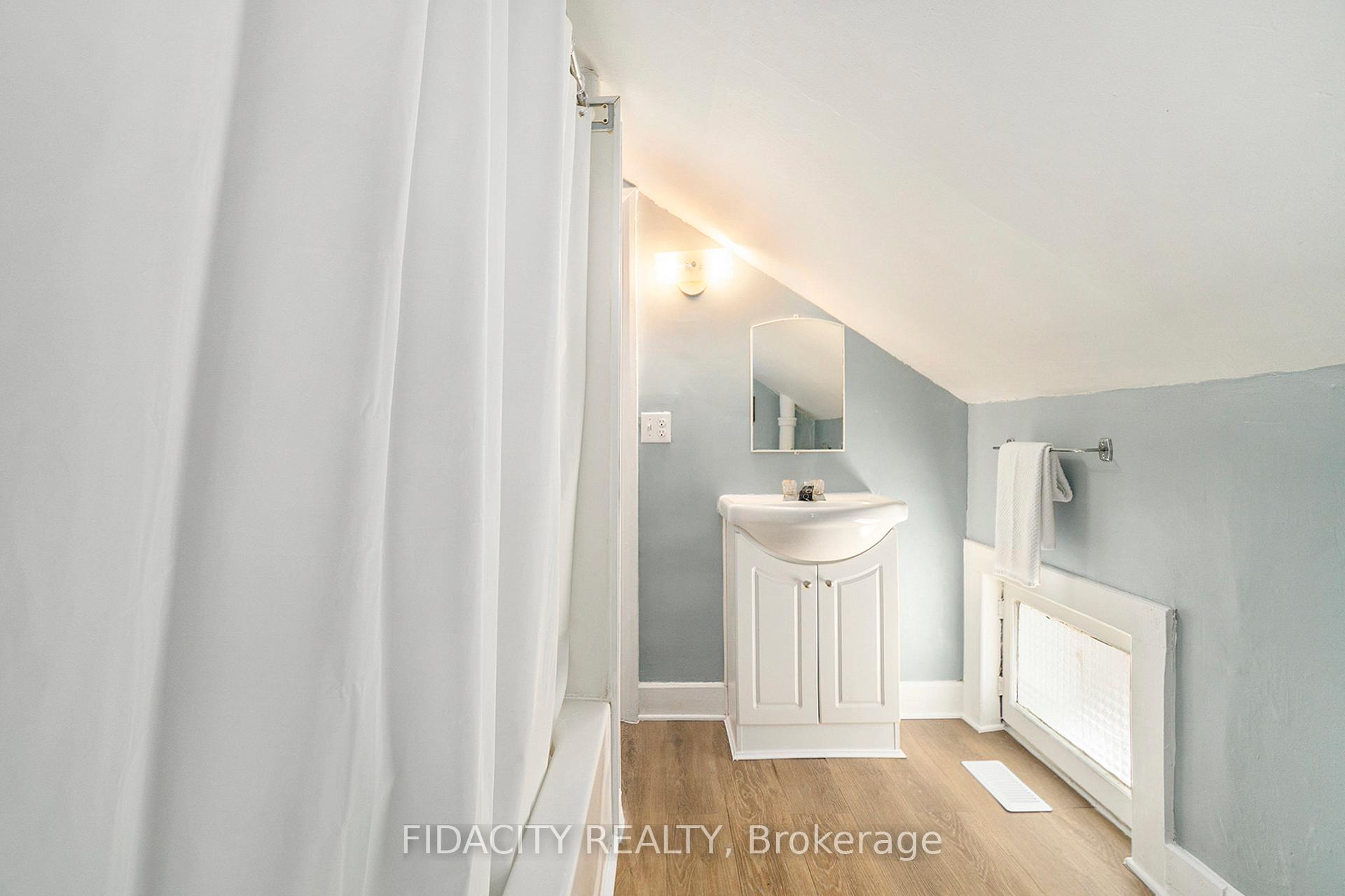 Photo 14 of 98 Main Street E, Smiths Falls — HOMEH