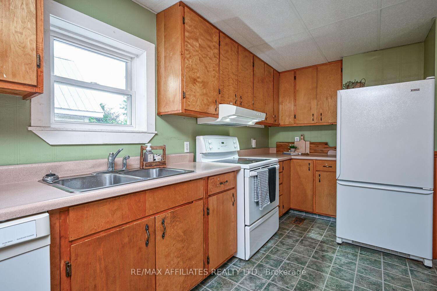 Photo 20 of 11 Merrick Street, Smiths Falls — HOMEH