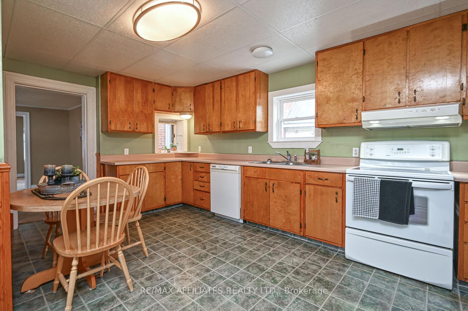 Photo 21 of 11 Merrick Street, Smiths Falls — HOMEH