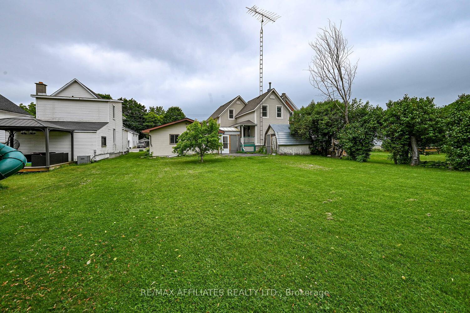 Photo 41 of 11 Merrick Street, Smiths Falls — HOMEH