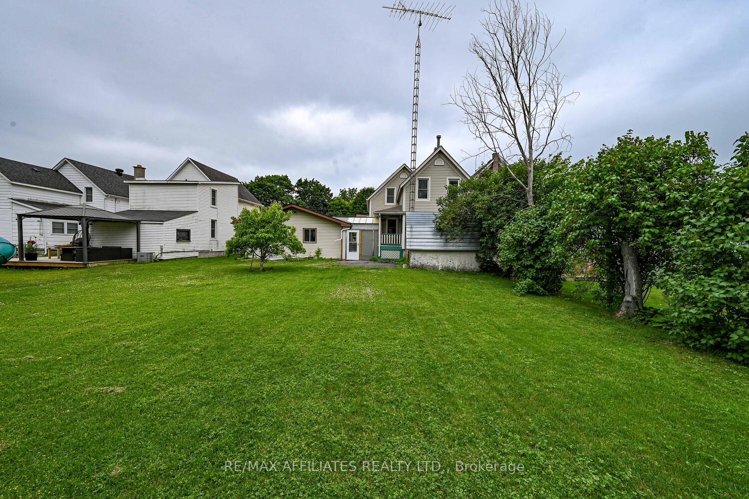 Photo 43 of 11 Merrick Street, Smiths Falls — HOMEH