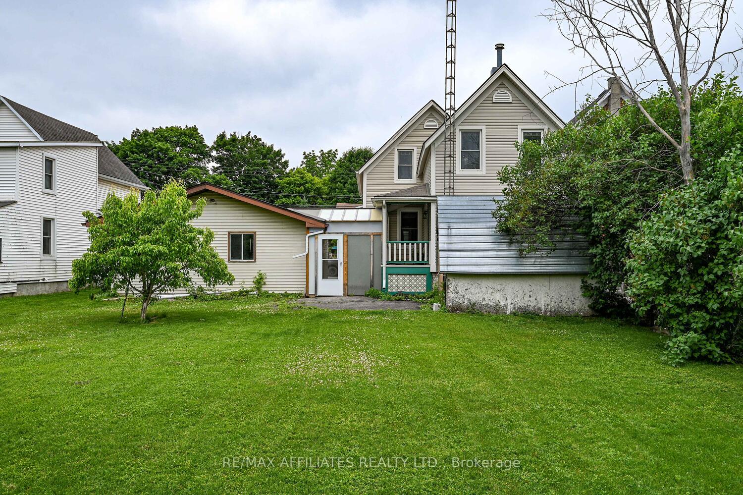 Photo 45 of 11 Merrick Street, Smiths Falls — HOMEH