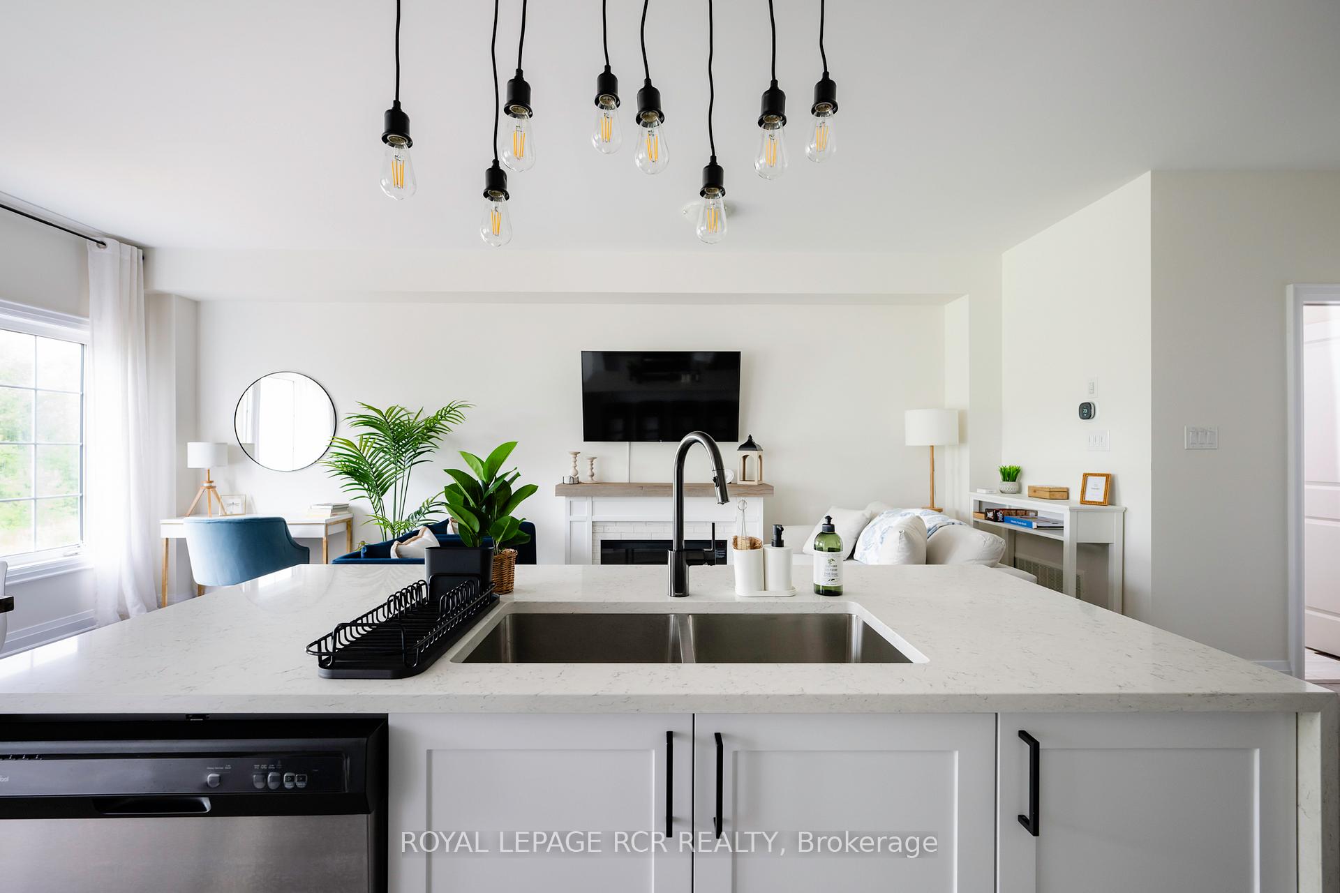 Photo 5 of 134 Winters Way, Shelburne — HOMEH