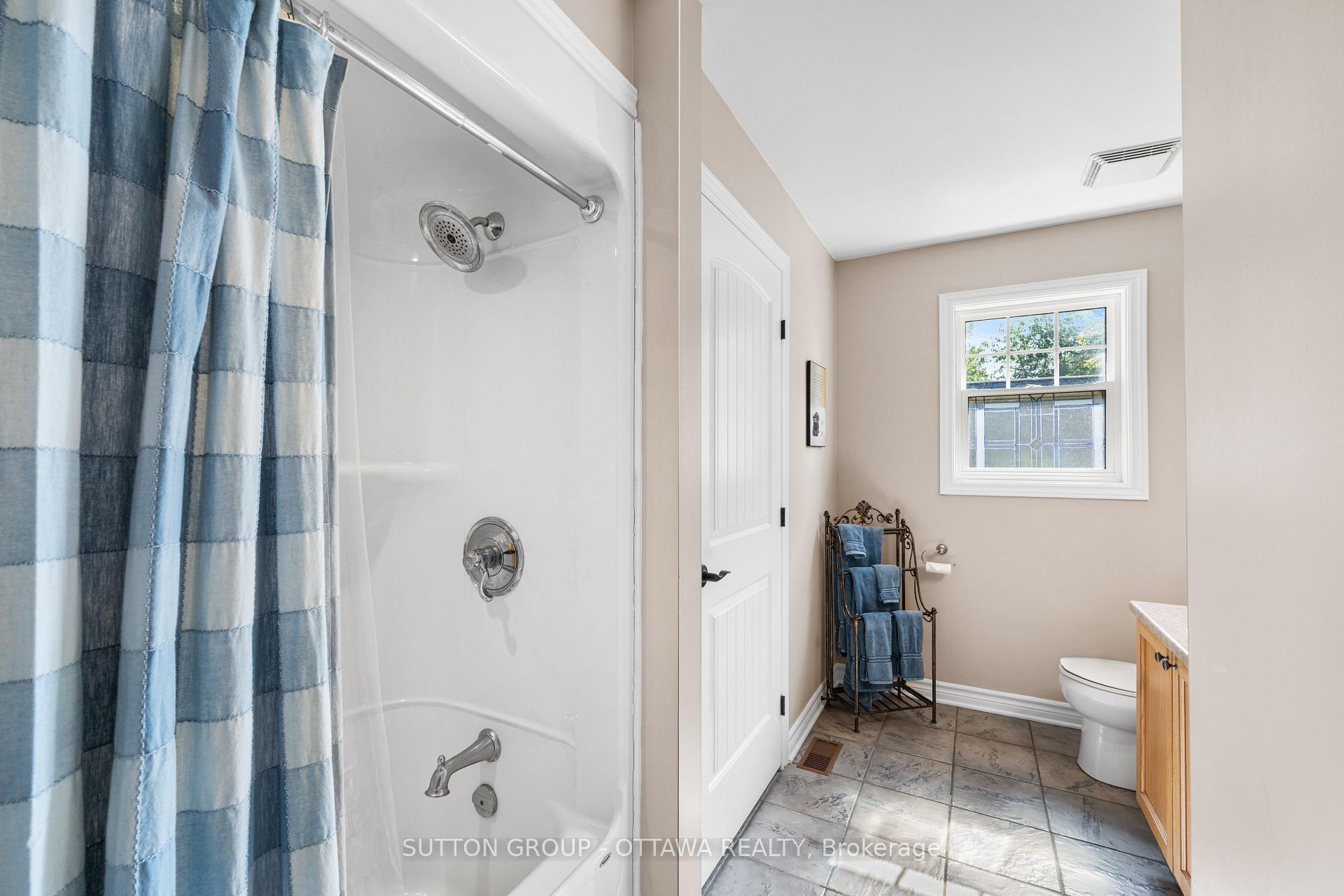 Photo 23 of 26 B12 Road, Rideau Lakes, Rideau Lakes (South Elmsley) Twp — HOMEH