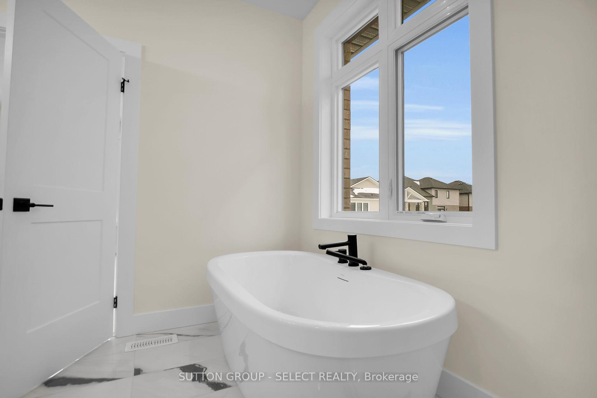 Photo 18 of 67 Royal Crescent, Southwold, Talbotville — HOMEH