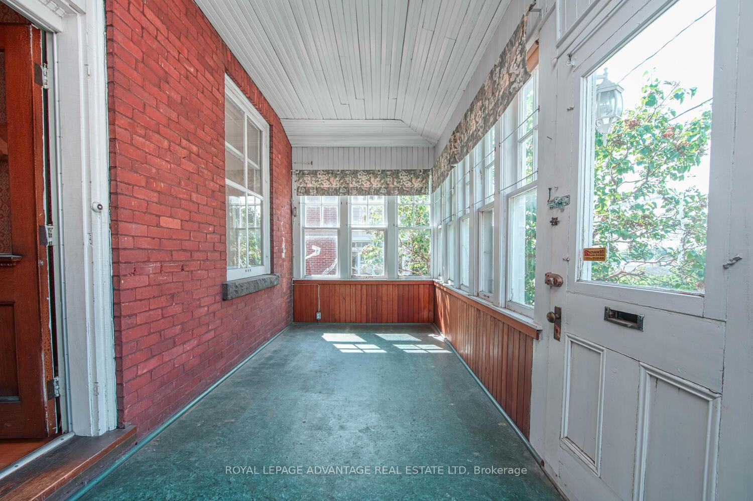 Photo 2 of 11 Elmsley Street S, Smiths Falls — HOMEH