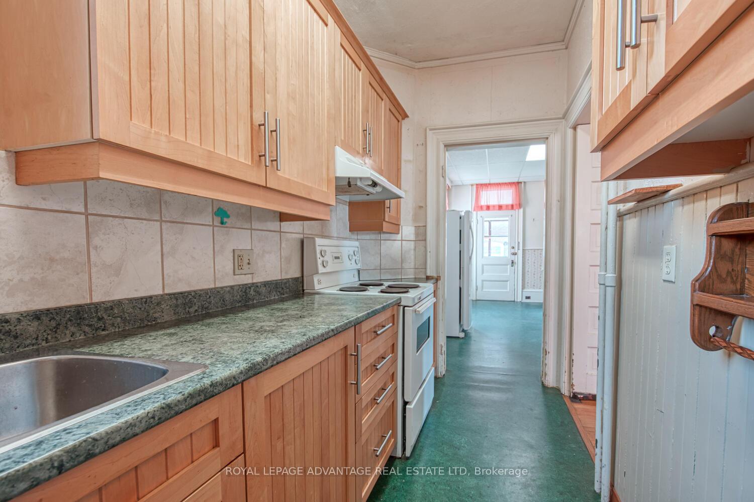 Photo 13 of 11 Elmsley Street S, Smiths Falls — HOMEH