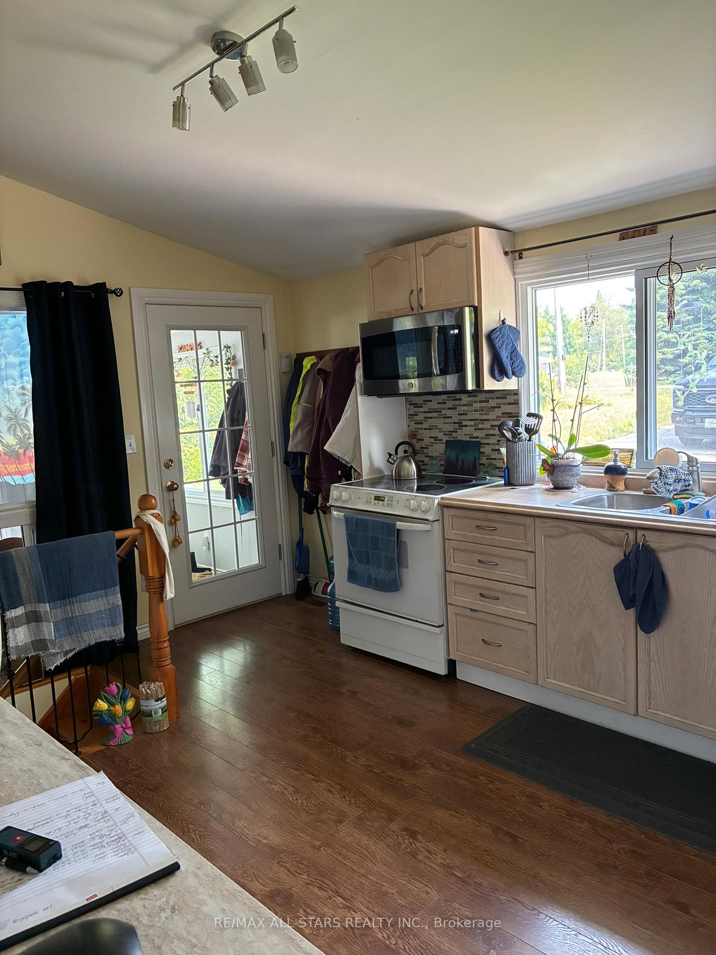 Photo 4 of 48 Tannenweg Lane, Scugog, Rural Scugog — HOMEH