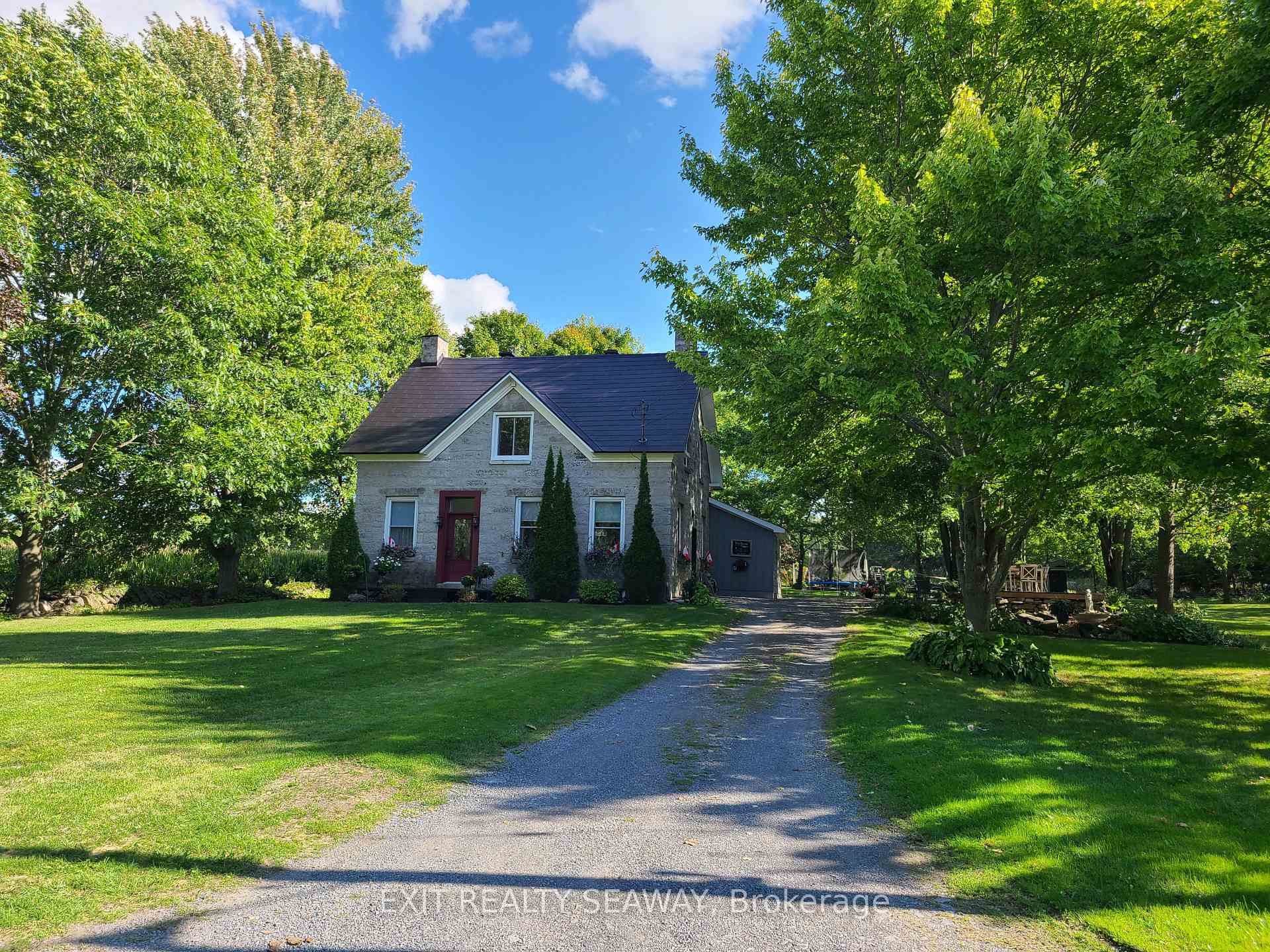 Front of 18199 Street Road