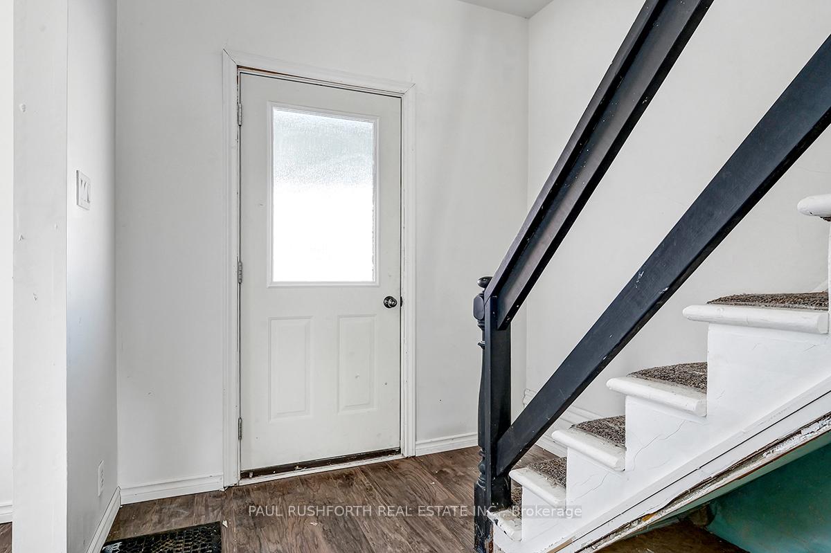 Photo 3 of 73 Renfrew Avenue E, Renfrew — HOMEH