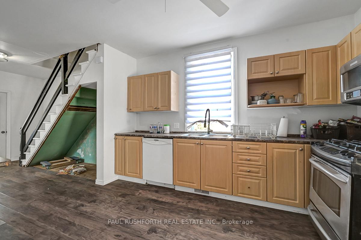 Photo 9 of 73 Renfrew Avenue E, Renfrew — HOMEH