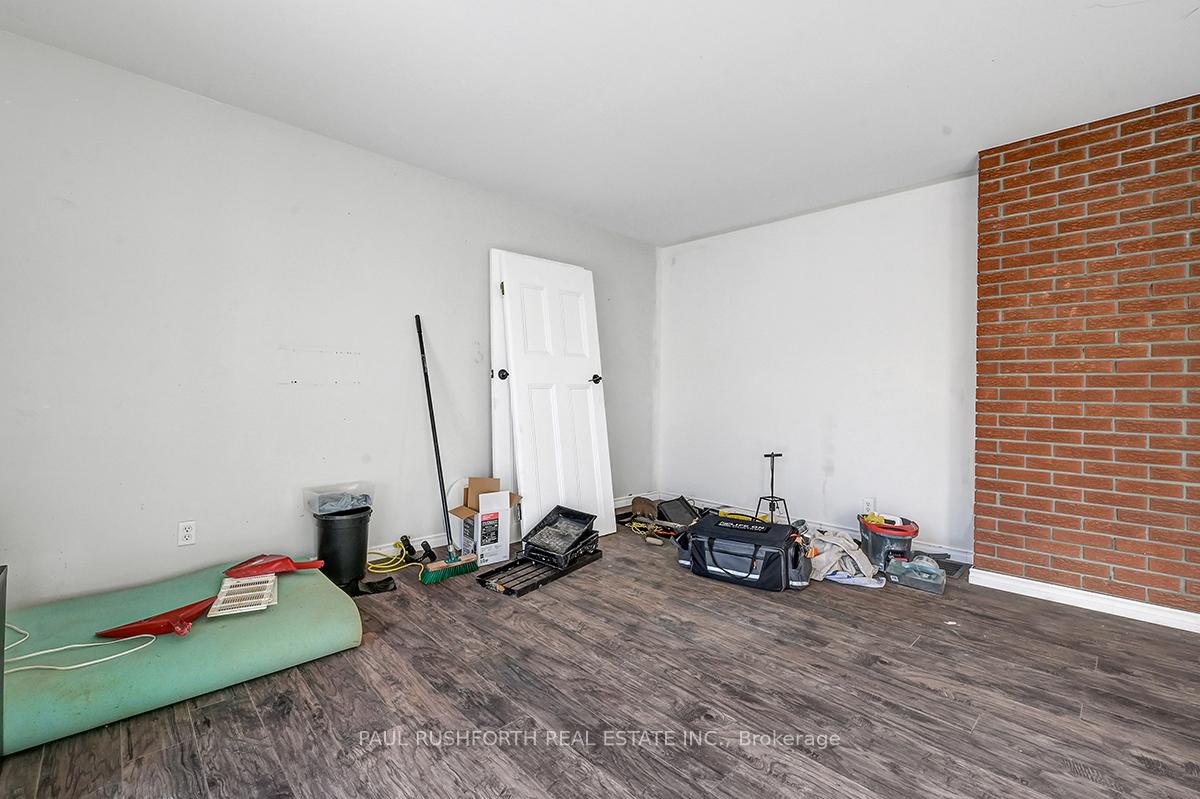 Photo 12 of 73 Renfrew Avenue E, Renfrew — HOMEH