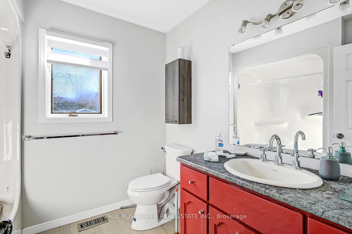 Photo 15 of 73 Renfrew Avenue E, Renfrew — HOMEH